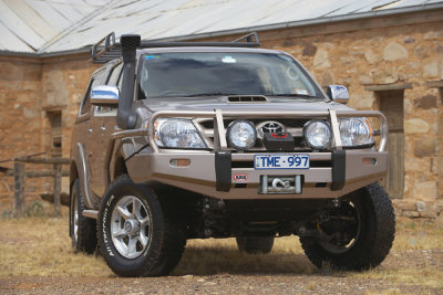 Силовой передний бампер ARB для Toyota Hilux Vigo с 2011, а/м без расширителей, без мест под штатные противотуманки [3414490]